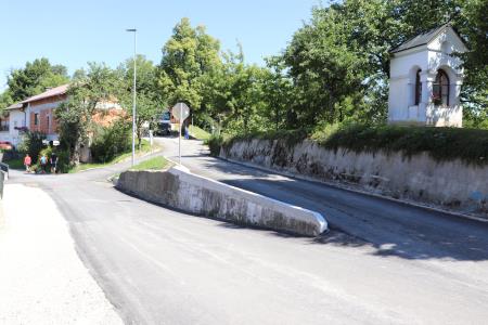 UREDITEV ŠPORTNIH POVRŠIN, CESTE IN VODOHRANA V NASELJU ORLE 05